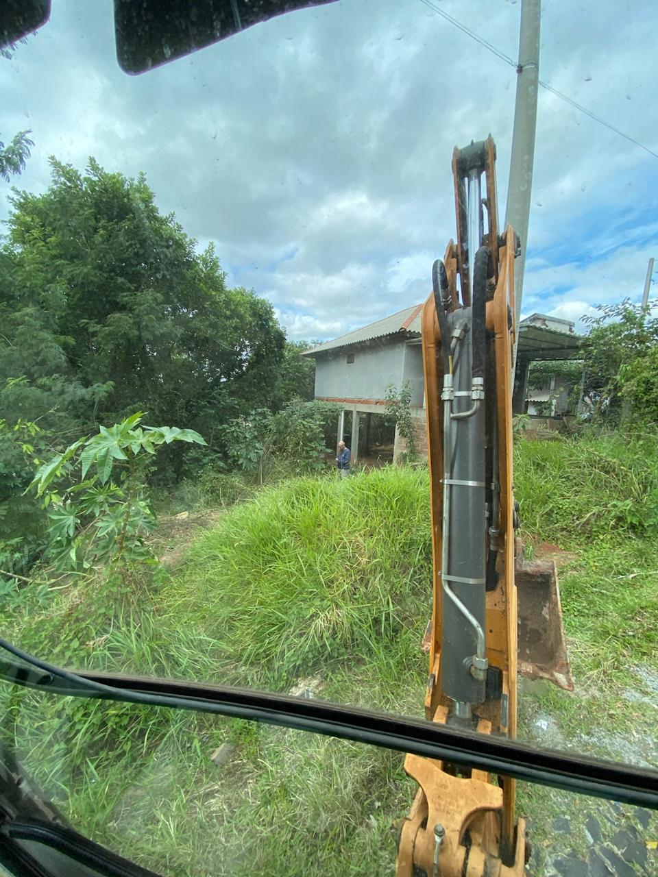 Limpeza de terreno — ANTES